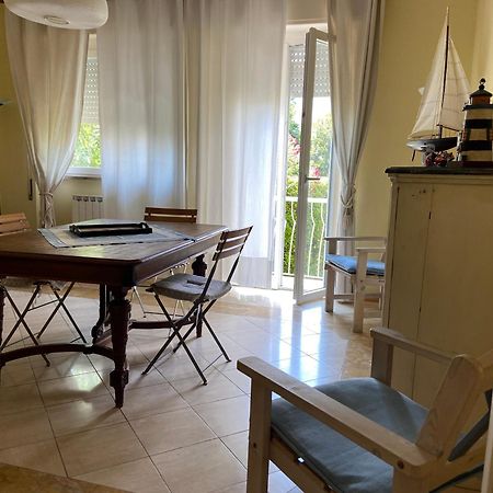 Appartamento Stella Marina A Due Passi Dal Mare E Dal Centro マリーナ・ディ・カッラーラ エクステリア 写真